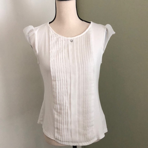 H&M Tops - ❤️3X20 H&M Women’s Pleated Flutter-Sleeve Top | M